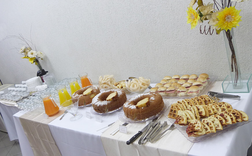 Mesa de coffee break para empresa